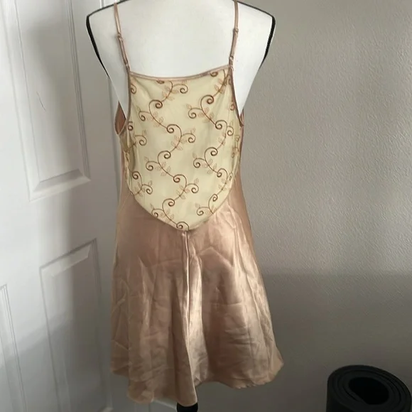 Large Gold color Lace back Nighty - Picture 2 of 4